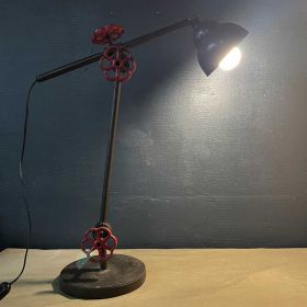 Industriálna stolová lampa