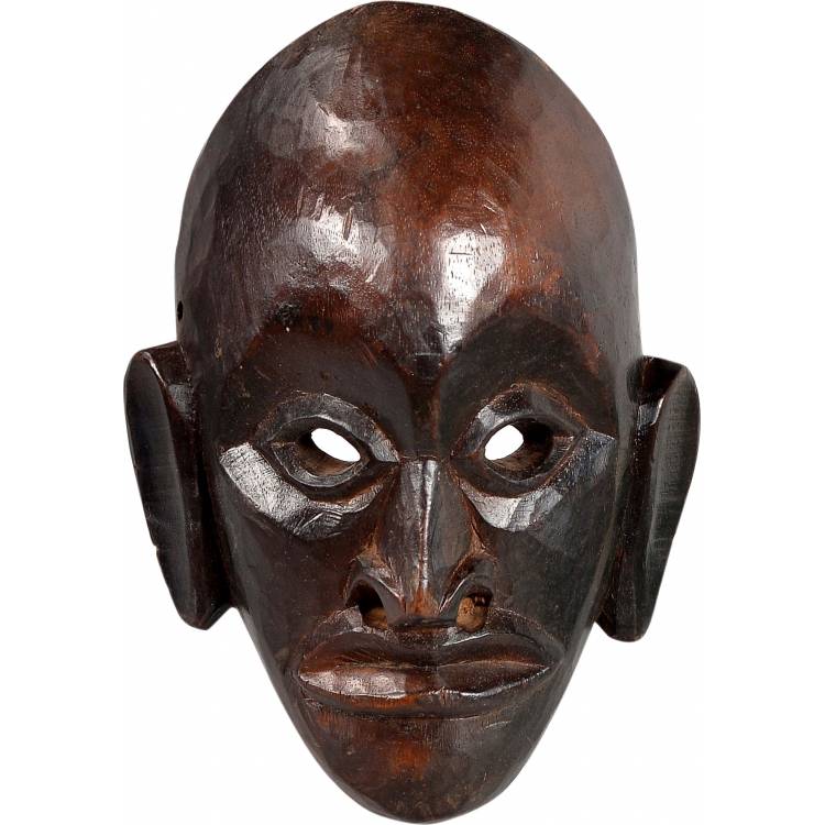 Wooden mask with patina