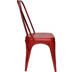 Červená kovová stolička s patinou