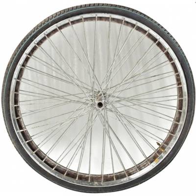 Zrkadlo v ráme z bicyklového kolesa