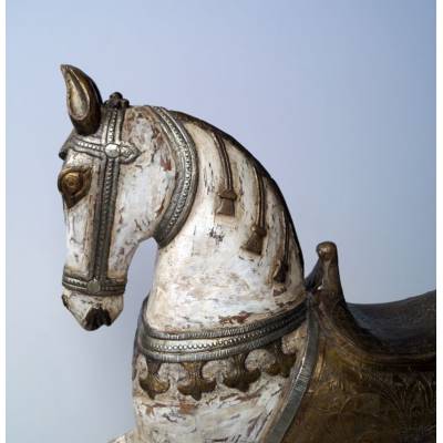 Drevená  socha koňa