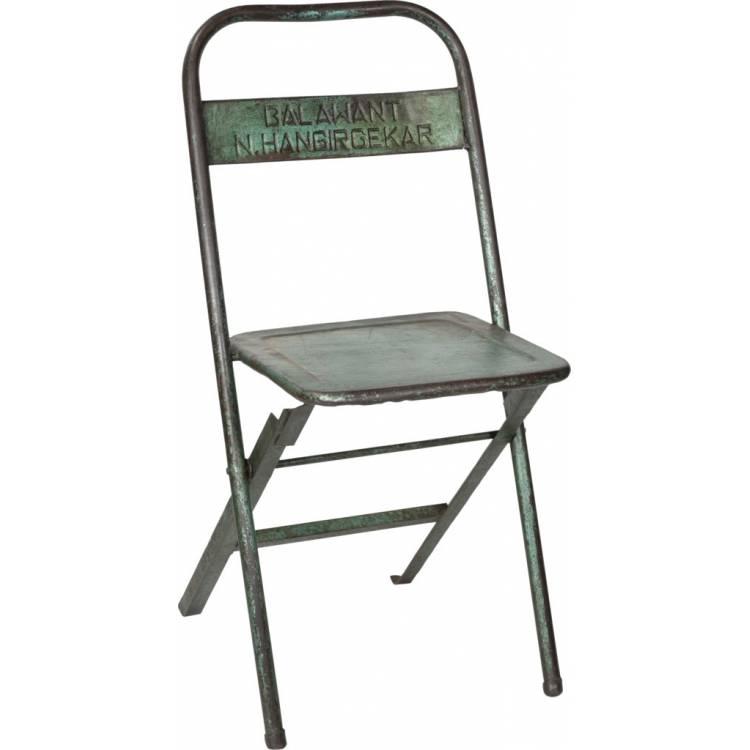 Zelená kovová skladacia stolička