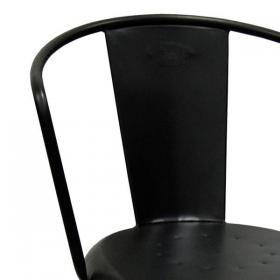 Čierna kovová stolička