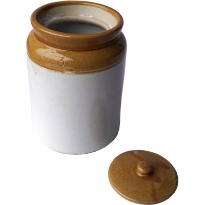 Ceramic vessel with lid