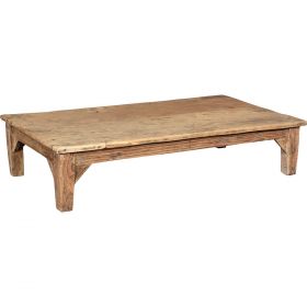 Krásny starý drevený konferenčný stolík