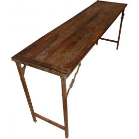 Stôl s opotrebenou patinou