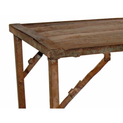 Pravý starý železný konzolový stolík