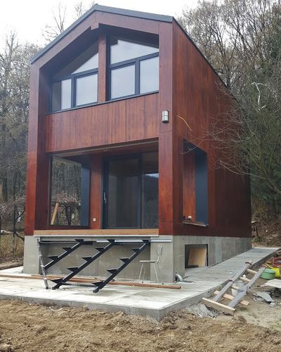 Pergola s výsuvnou tieniacou markízou na terase